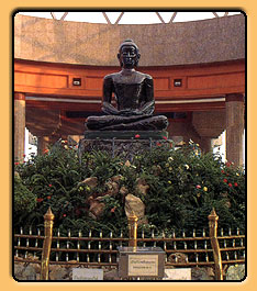 Jade Buddha in position